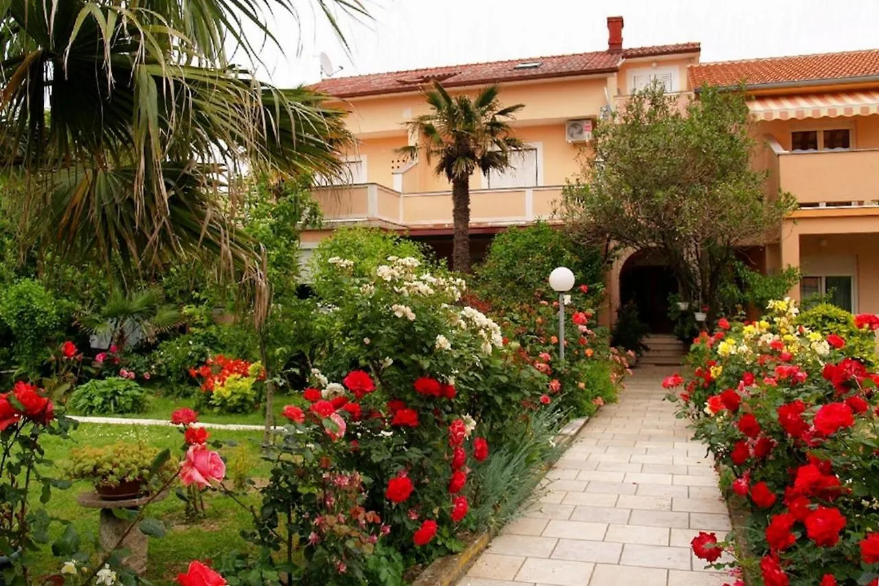 Apartments With A Parking Space Palit, Rab - 5028
