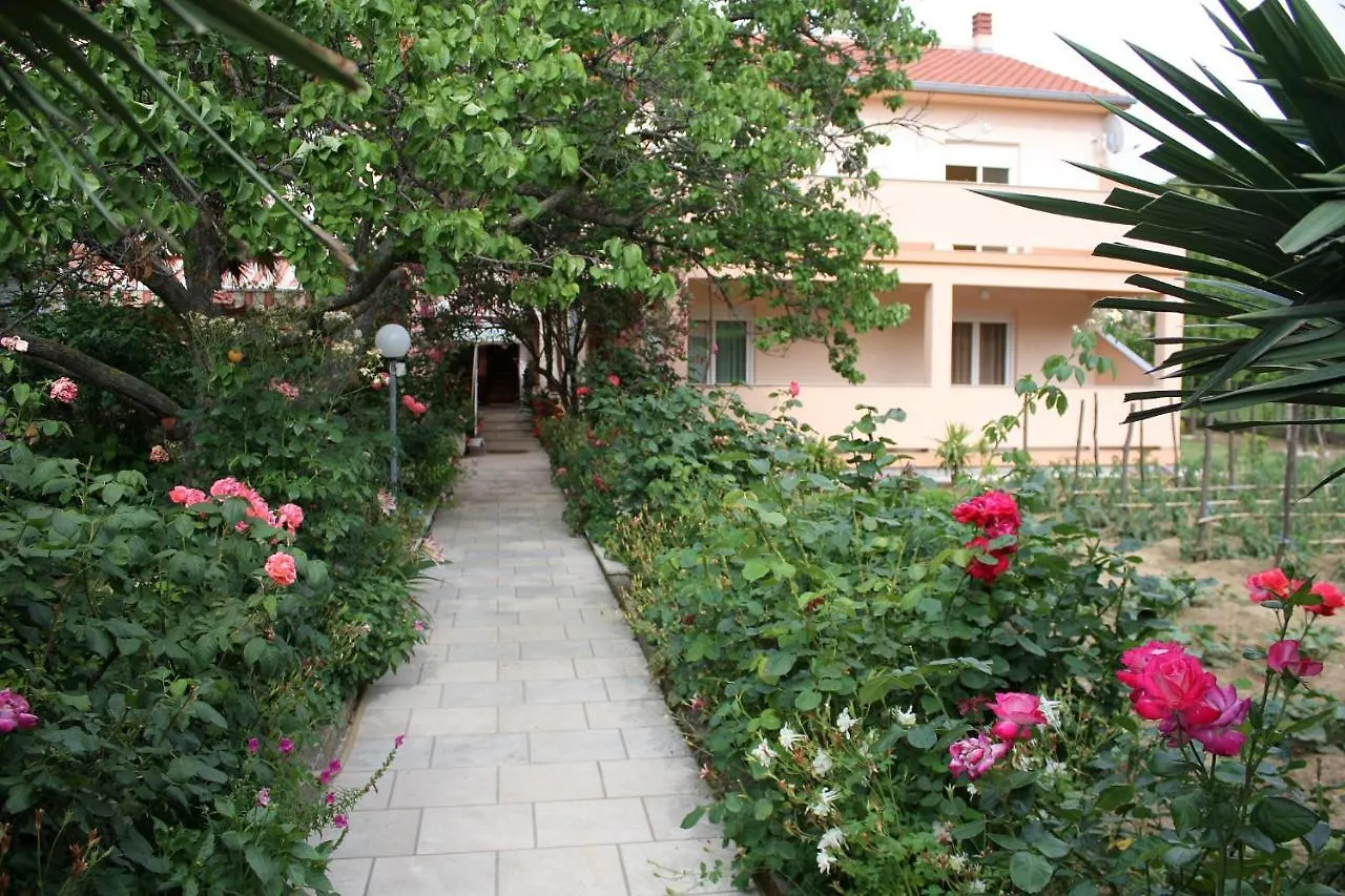 Apartments With A Parking Space Palit, Rab - 5028